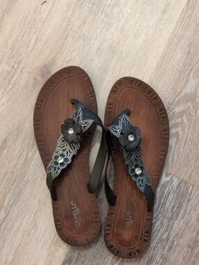 Capelli of New York Brown Floral-Embellished Women’s Sandals